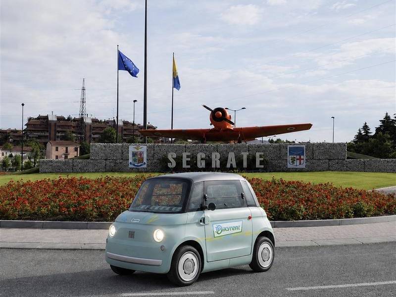 Mini car elettriche a noleggio, avviata la sperimentazione